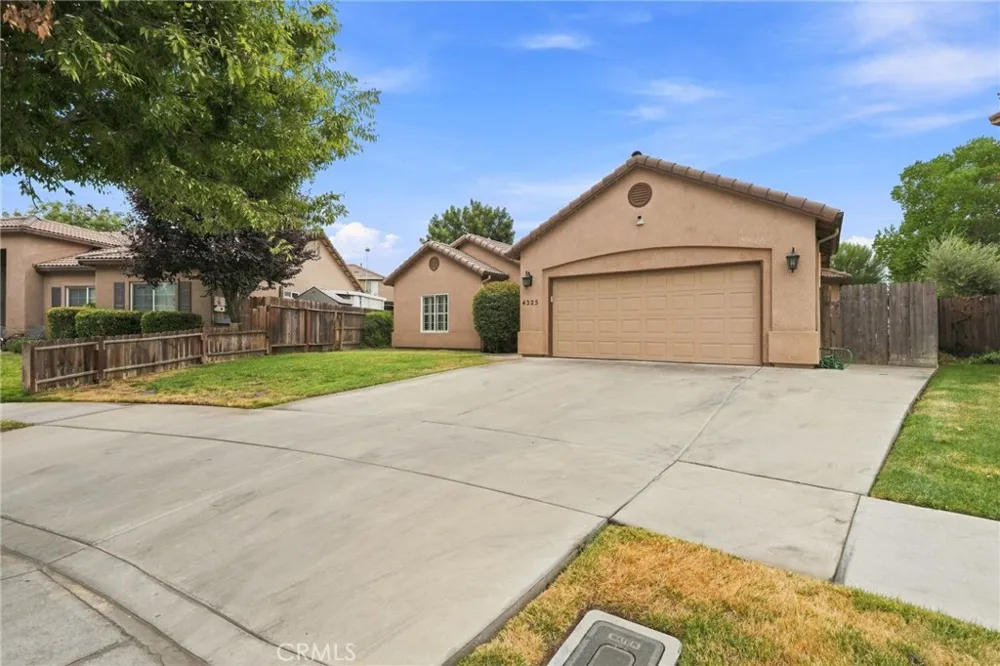 4225 W Ceres Court Visalia, CA 93291