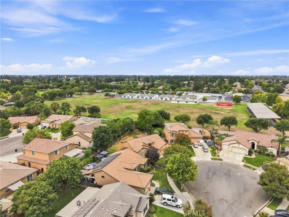 4225 W Ceres Court Visalia, CA 93291