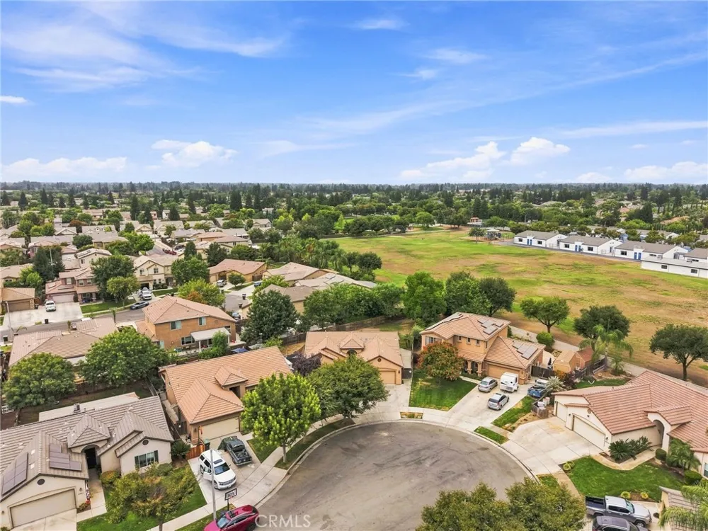 4225 W Ceres Court Visalia, CA 93291
