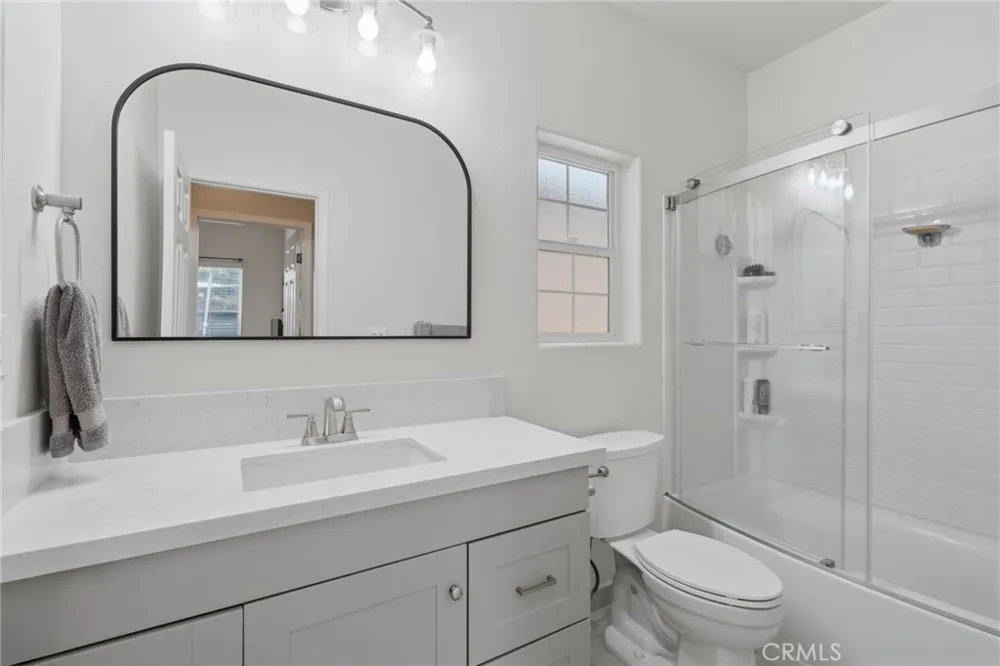 4225 W Ceres Court Visalia, CA 93291