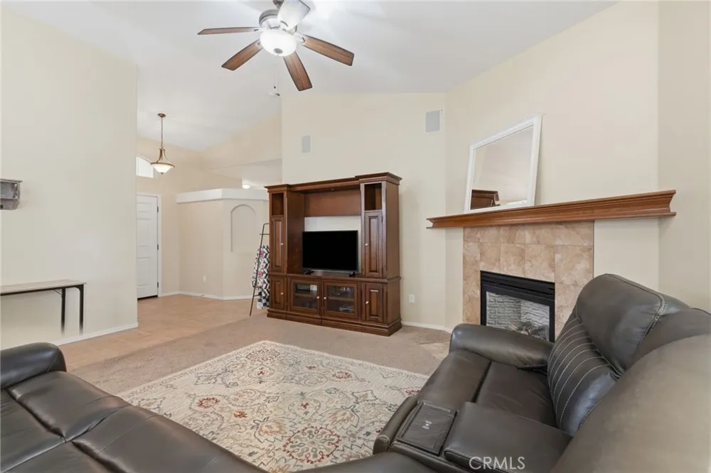 4225 W Ceres Court Visalia, CA 93291