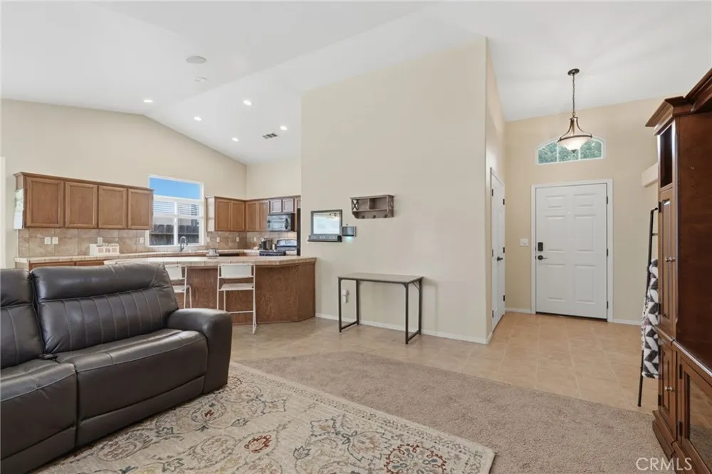 4225 W Ceres Court Visalia, CA 93291