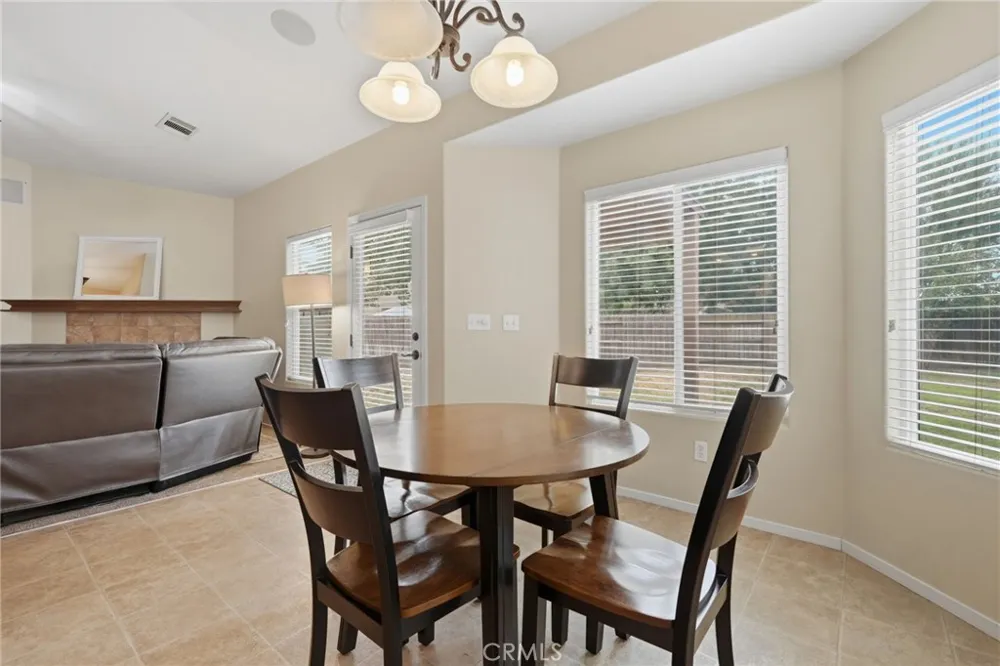 4225 W Ceres Court Visalia, CA 93291