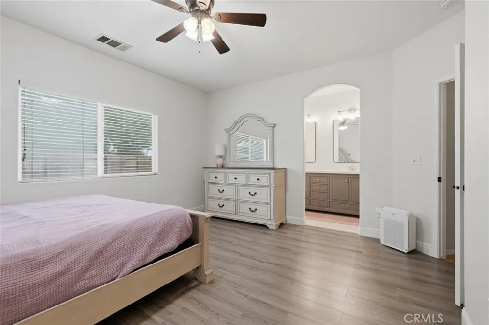 4225 W Ceres Court Visalia, CA 93291