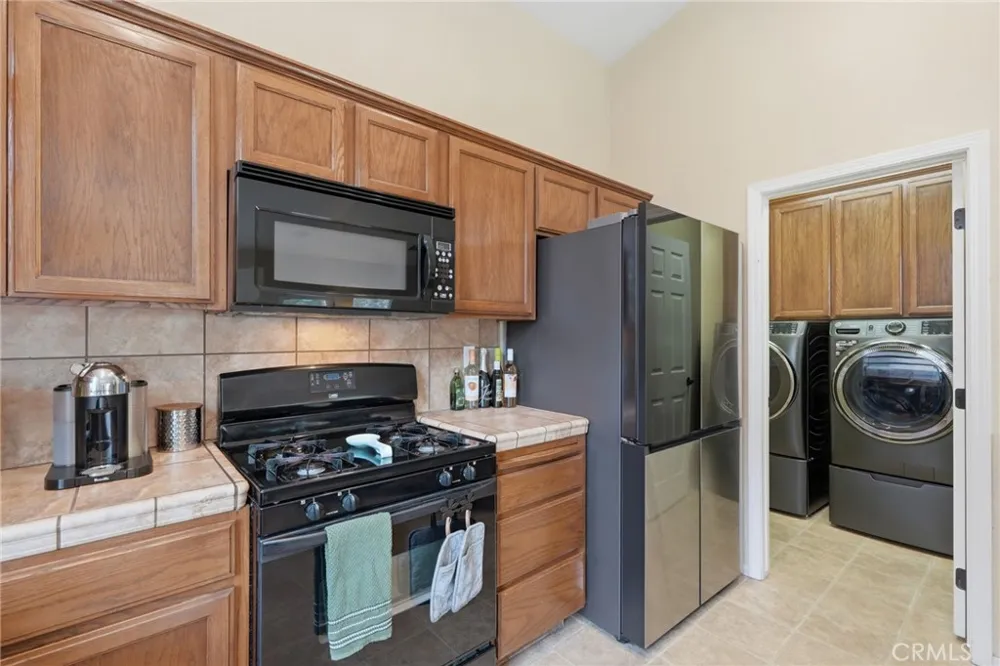 4225 W Ceres Court Visalia, CA 93291