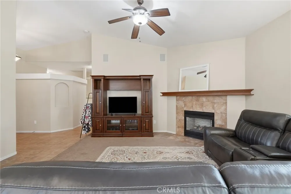 4225 W Ceres Court Visalia, CA 93291