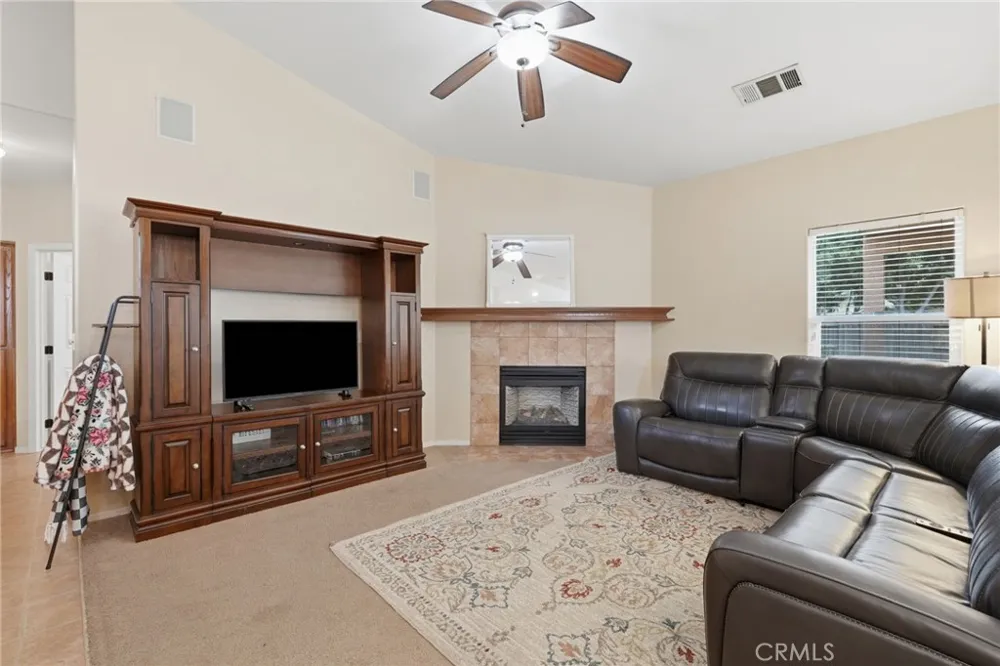 4225 W Ceres Court Visalia, CA 93291