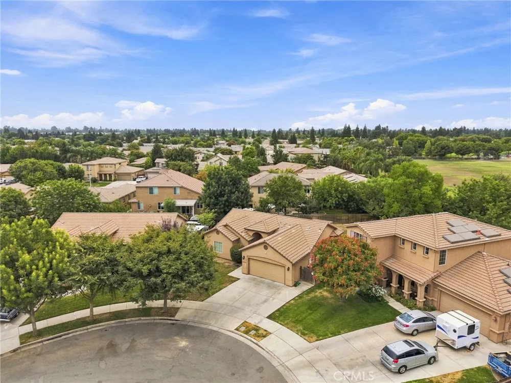 4225 W Ceres Court Visalia, CA 93291