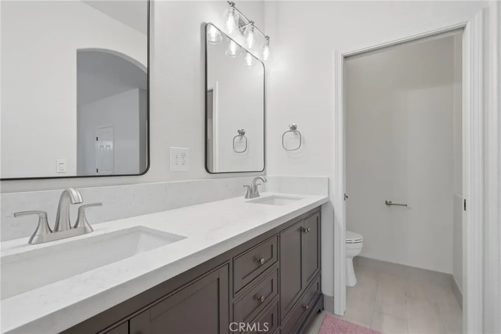 4225 W Ceres Court Visalia, CA 93291
