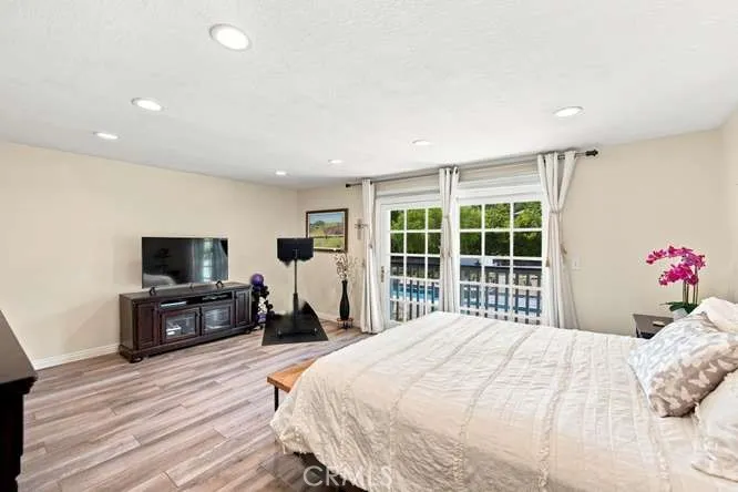 28042 Balkins Agoura Hills, CA 91301