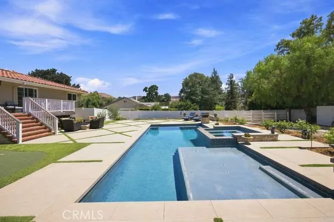 28042 Balkins Agoura Hills, CA 91301