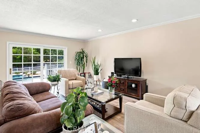 28042 Balkins Agoura Hills, CA 91301