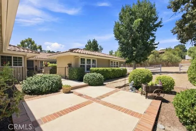 28042 Balkins Agoura Hills, CA 91301