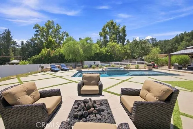 28042 Balkins Agoura Hills, CA 91301