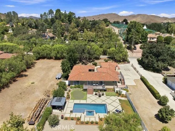 28042 Balkins Agoura Hills, CA 91301