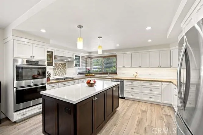 28042 Balkins Agoura Hills, CA 91301