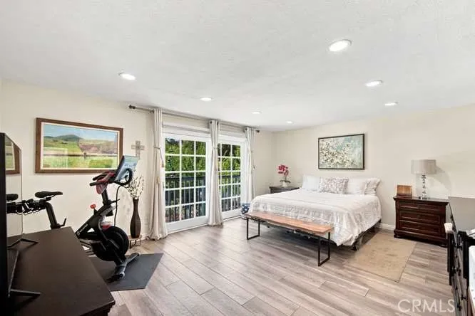 28042 Balkins Agoura Hills, CA 91301