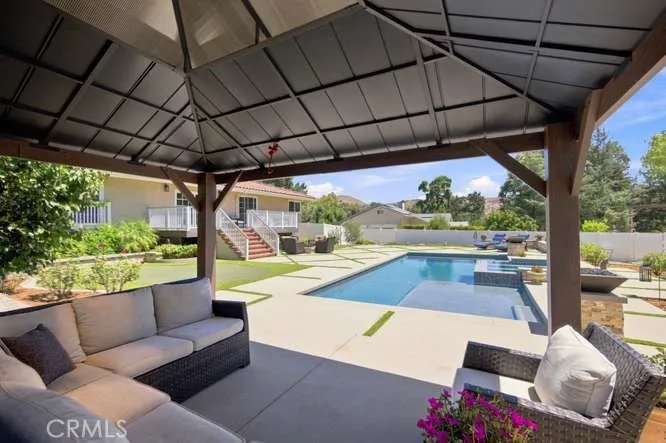 28042 Balkins Agoura Hills, CA 91301
