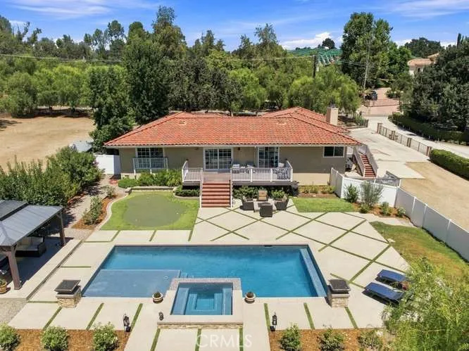 28042 Balkins Agoura Hills, CA 91301