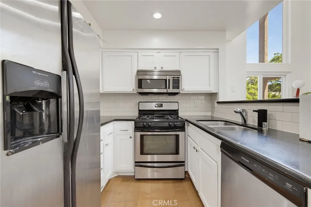 1639 Camden Avenue #301 Los Angeles, CA 90025