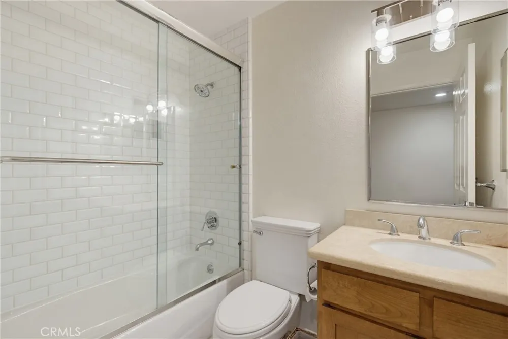 1639 Camden Avenue #301 Los Angeles, CA 90025
