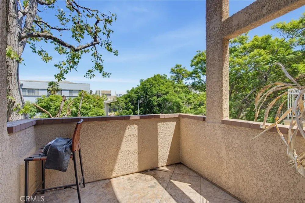 1639 Camden Avenue #301 Los Angeles, CA 90025