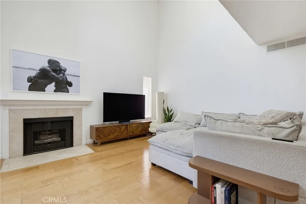 1639 Camden Avenue #301 Los Angeles, CA 90025