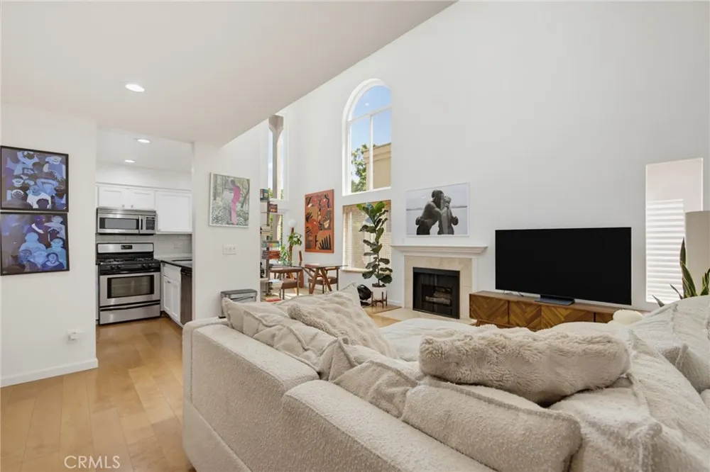 1639 Camden Avenue #301 Los Angeles, CA 90025