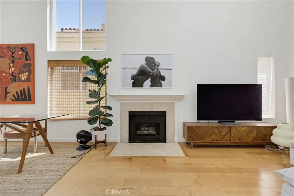 1639 Camden Avenue #301 Los Angeles, CA 90025