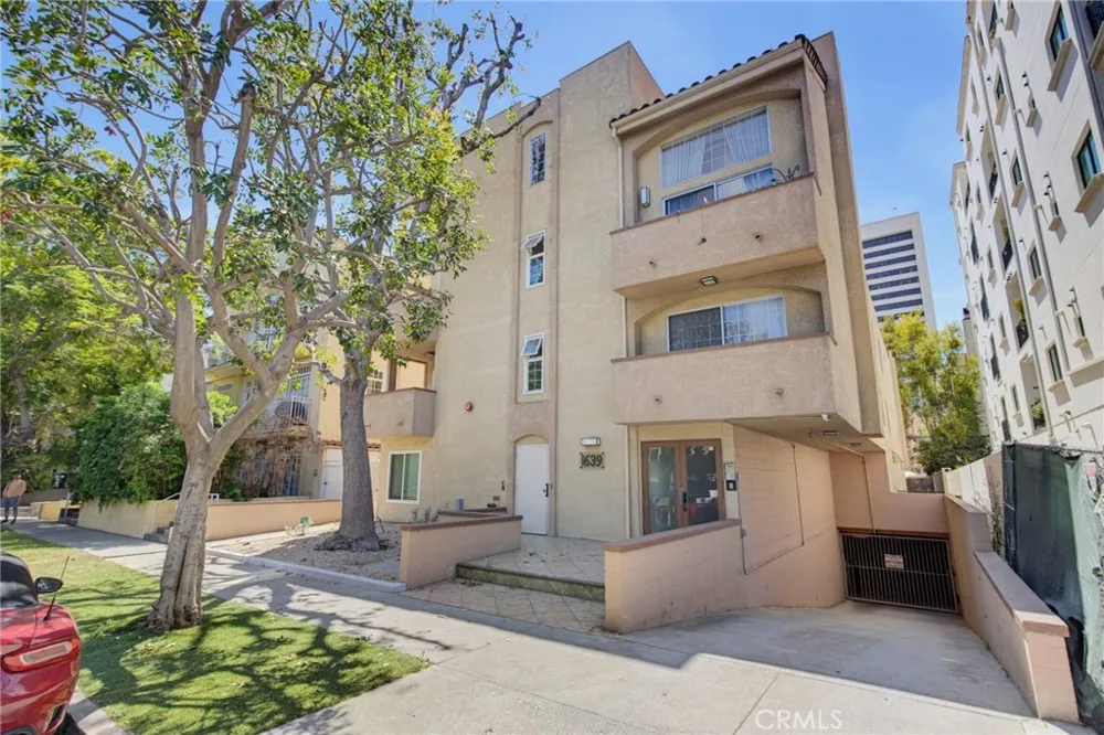 1639 Camden Avenue #301 Los Angeles, CA 90025