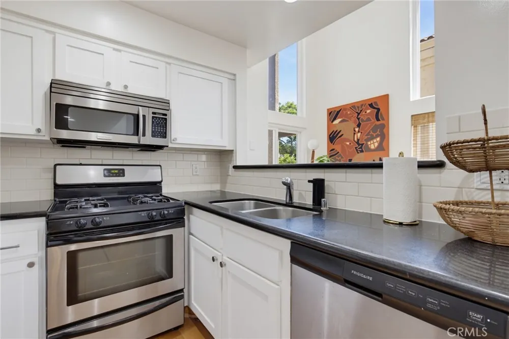 1639 Camden Avenue #301 Los Angeles, CA 90025