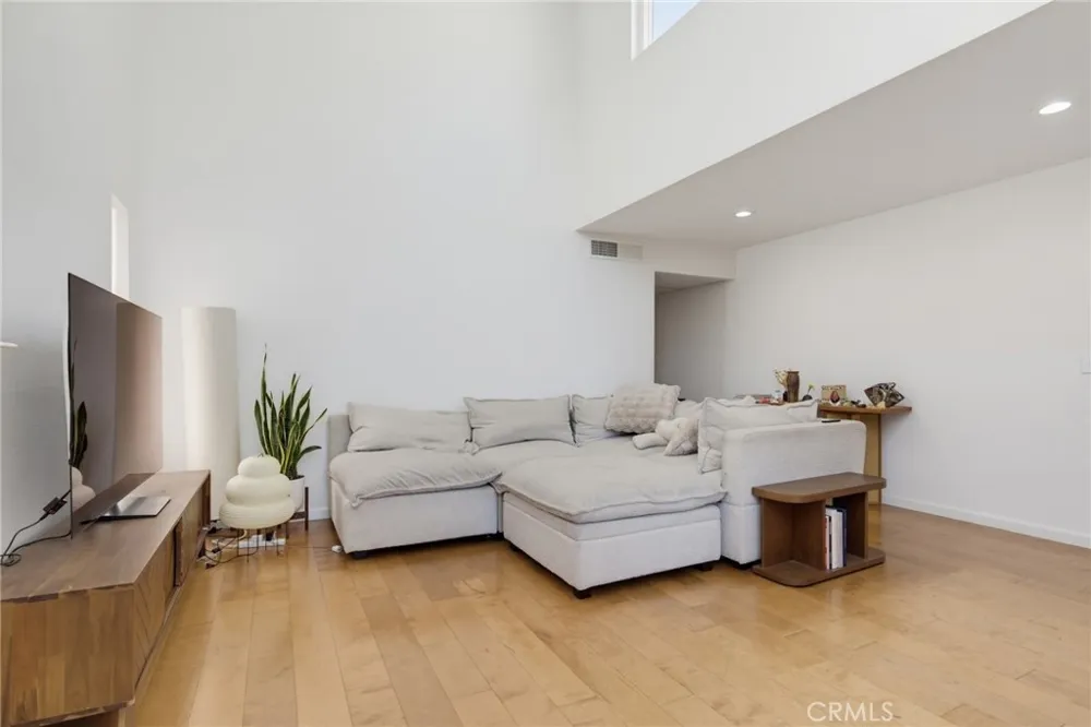 1639 Camden Avenue #301 Los Angeles, CA 90025