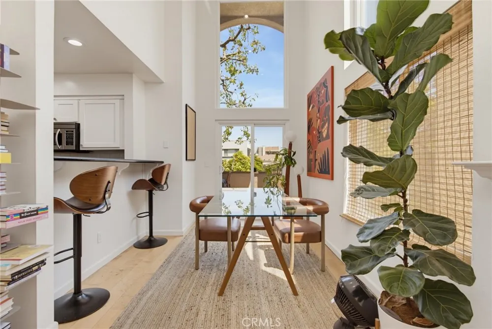 1639 Camden Avenue #301 Los Angeles, CA 90025