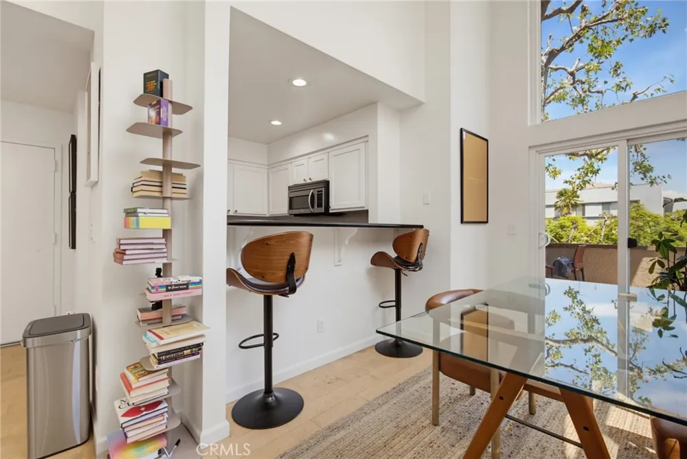 1639 Camden Avenue #301 Los Angeles, CA 90025
