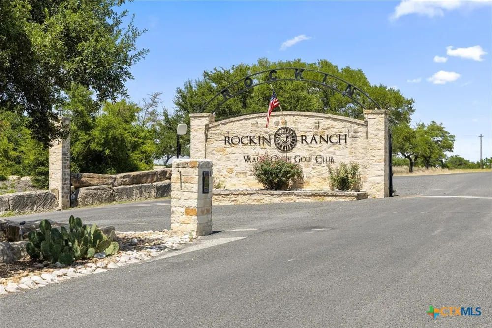 223 Peter Kleid Loop Blanco, TX 78606