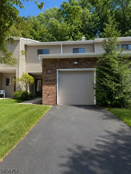 31 Lockley Ct Wayne, NJ 07470