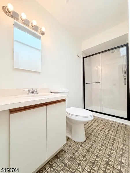 31 Lockley Ct Wayne, NJ 07470