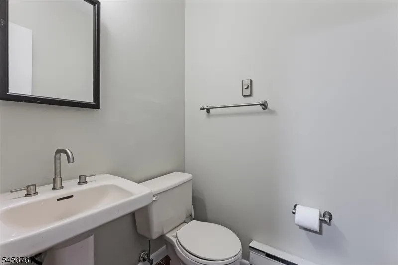31 Lockley Ct Wayne, NJ 07470