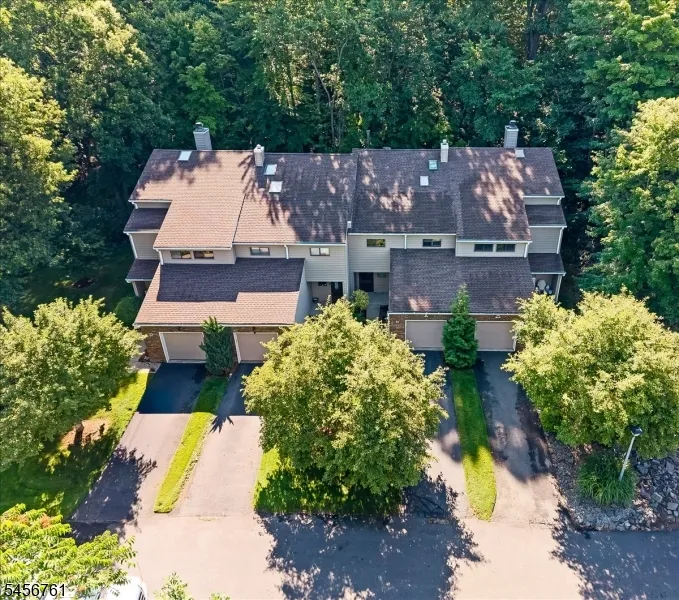 31 Lockley Ct Wayne, NJ 07470