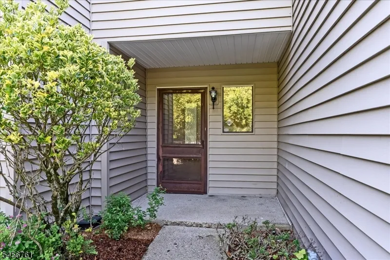 31 Lockley Ct Wayne, NJ 07470
