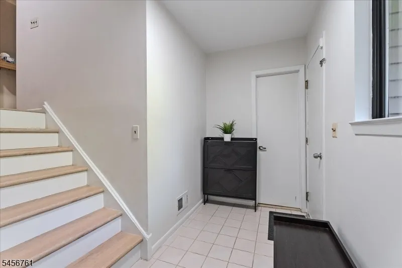 31 Lockley Ct Wayne, NJ 07470