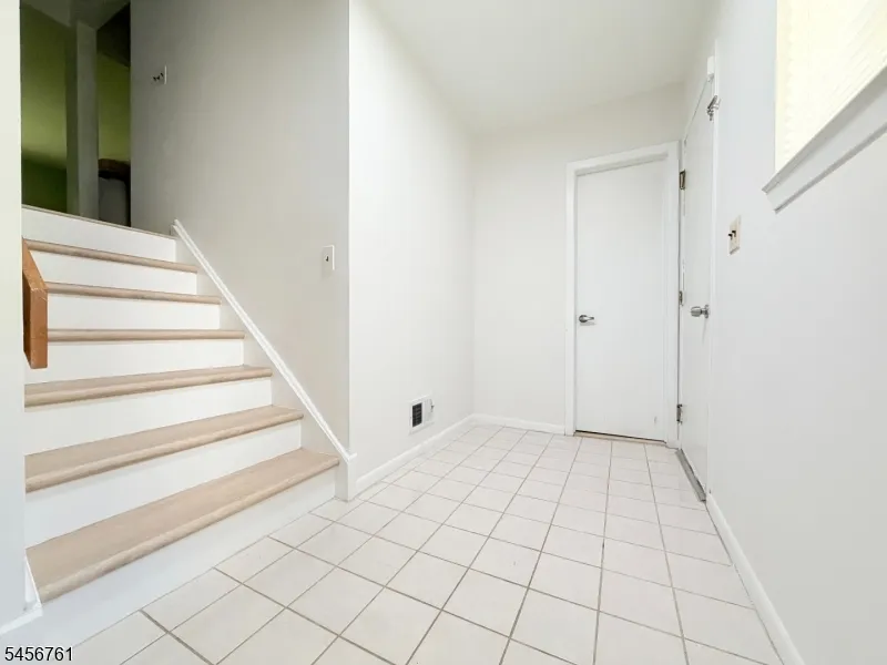 31 Lockley Ct Wayne, NJ 07470