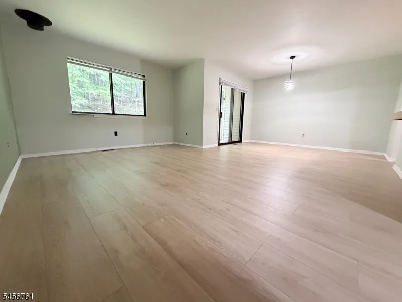 31 Lockley Ct Wayne, NJ 07470
