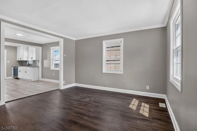 16 Oakwood Pl North Brunswick, NJ 08902