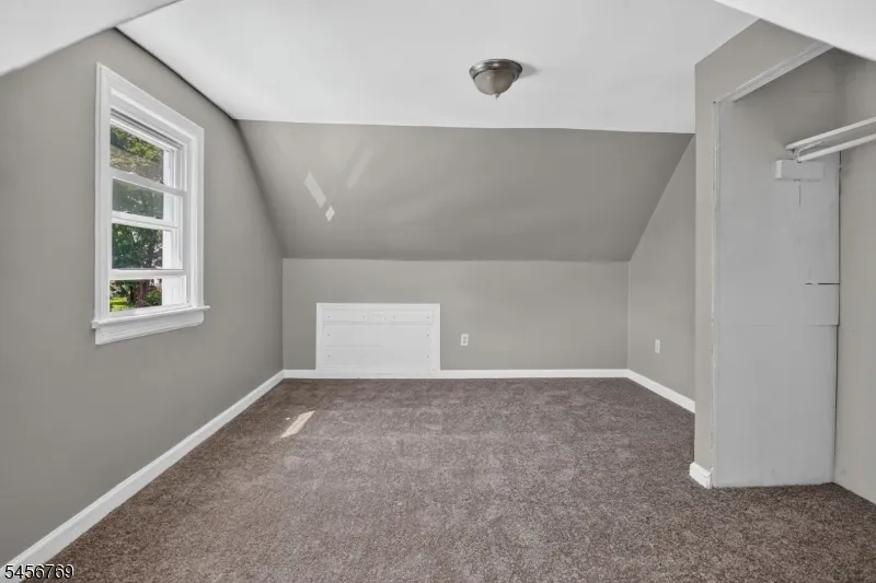 16 Oakwood Pl North Brunswick, NJ 08902