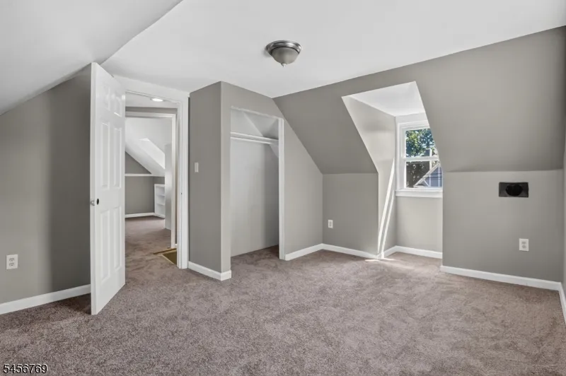 16 Oakwood Pl North Brunswick, NJ 08902
