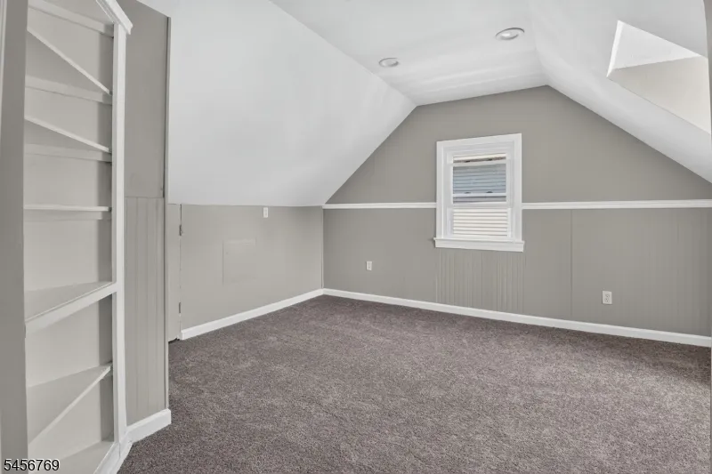 16 Oakwood Pl North Brunswick, NJ 08902