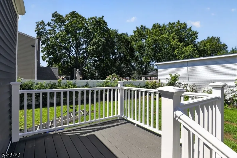 16 Oakwood Pl North Brunswick, NJ 08902