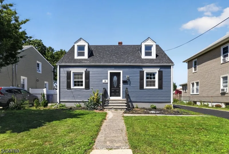 16 Oakwood Pl North Brunswick, NJ 08902