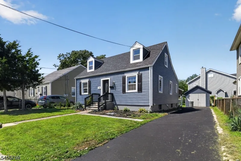 16 Oakwood Pl North Brunswick, NJ 08902